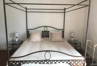 Le Petit Maison allows 18 year olds to book a room