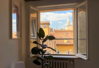 Domus Pioppa has Balcony rooms