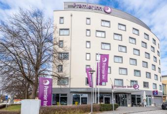 Premier Inn M  nchen Messe allows 18 year olds to book a room