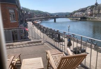 Les Terrasses de Sax allows 18 year olds to book a room