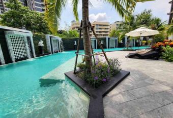 Arcadia Center Suites (Boutique) Privacy Luxury Living allows 18 year olds to book a room