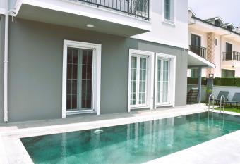 Dalyan Central 4 Bedroom Ensuite Private Villa with Swimming Pool has Balcony rooms