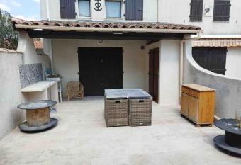 Maison climatis  e avec piscine, terrasse et place de parking privative has Balcony rooms