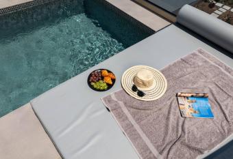 G & W Suites has Balcony rooms