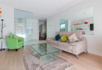 GuestReady - Stylish Living on Baggot Street has Balcony rooms
