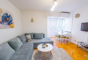 Apartment Fidena allows 18 year olds to book a room