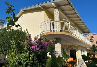 Haus Stipeto has Balcony rooms