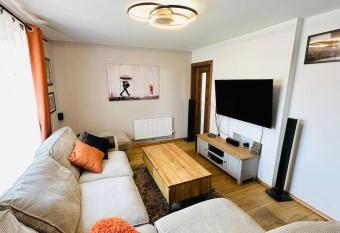 Stunning 3 bed house sleeps6 allows 18 year olds to book a room