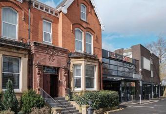 Manchester South Hotel, Sure Hotel Collection by BW allows 18 year olds to book a room