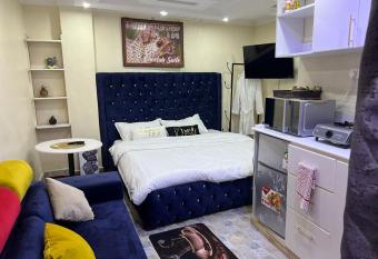 Mabelajoy palmgarden studios has Smoking rooms