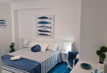 The waves has Balcony rooms