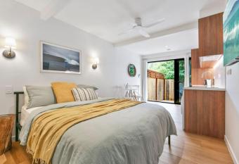 Sandy Bottoms New Noosa Heads Luxury Suite has Balcony rooms
