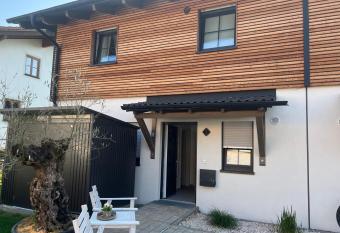 Chiemgau Ferienhaus Premium by BellaVita has rooms with a private hot tub