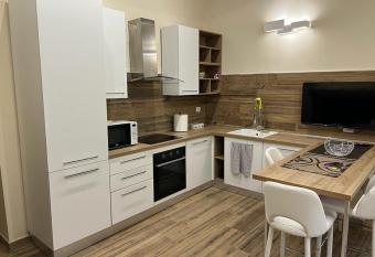 La casa nel borgo has Balcony rooms