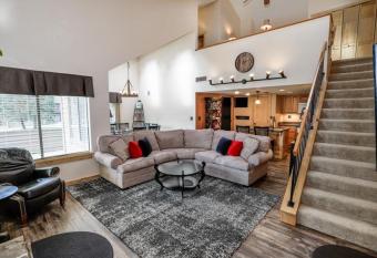 Seven Springs 2 BR Premium Condo, Walk to Slopes condo has Balcony rooms