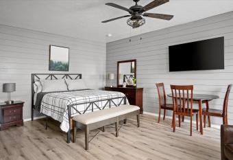 20 Chelsea Place condo has Balcony rooms