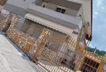 OLGAS no2 HOUSE has Balcony rooms