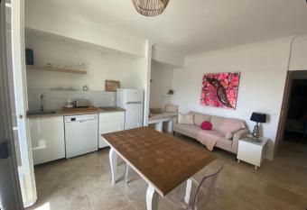 Le monast  re allows 18 year olds to book a room