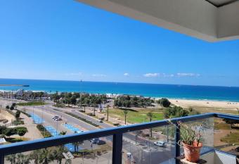                                              4            has rooms with a private hot tub