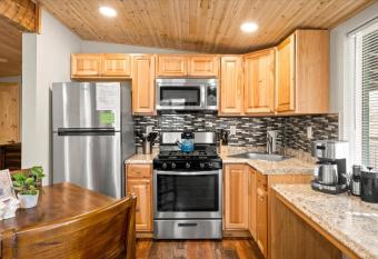 Creekside Retreat 18 condo has Balcony rooms