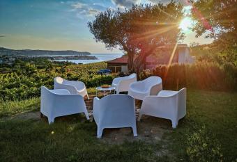 Sea Apartment allows 18 year olds to book a room