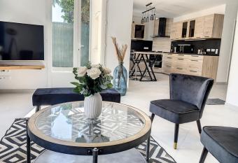 Suite r  ve et maison partag  e has Balcony rooms