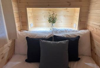 Foundry Farm Arch has rooms with a private hot tub