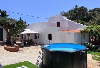 Villa Almagre has Balcony rooms