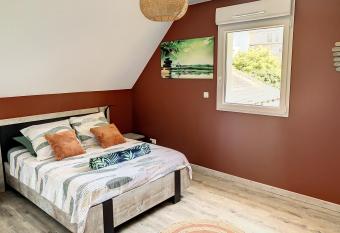 Suite privative ZEN et maison partag  e has Balcony rooms