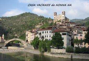 Casa Vacanze da Nonna NA has Balcony rooms