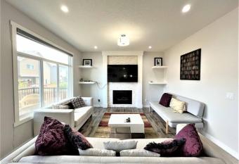 Luxury Retreat w/Hot Tub + AC has rooms with a private hot tub