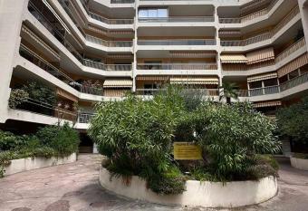 Appartement    deux pas de Monaco allows 18 year olds to book a room