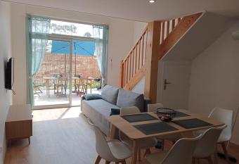 Joli appartement    proximit   des plages has Balcony rooms