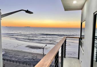 Lovely Beach 1-Bed unit in Playas de Tijuana allows 18 year olds to book a room