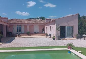 L   Echapp  e Belle has Balcony rooms