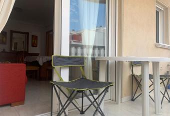 Apartamento doqueve allows 18 year olds to book a room