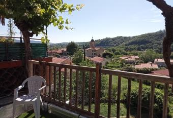 Petite maison de village has Balcony rooms