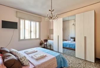 Venice Magic Night Apartment allows 18 year olds to book a room