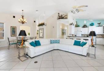 Immaculate Pool Home with Large Game Room has Balcony rooms