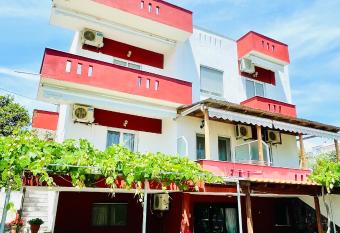 Achinora Potos has Balcony rooms