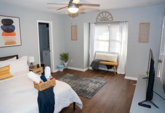 Luxury 3BR Townhome in the Heart of Winston Salem NC - Sleep 6 has Balcony rooms