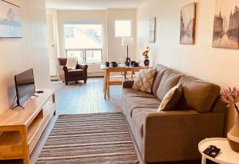 unit #302 Mountain view 2 beds in DT has Balcony rooms