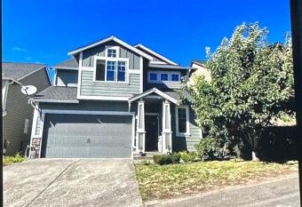 Luxury 4 Bedrooms 2/2 Bathrooms has Balcony rooms