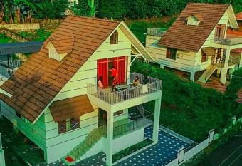 HEAVEN HOLIDAYS has Balcony rooms