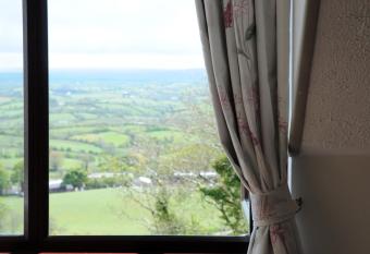 Golden Hill Guest House allows 18 year olds to book a room