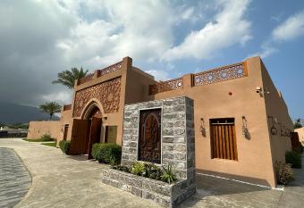 NOZOL ALRAYAHEEN allows 18 year olds to book a room