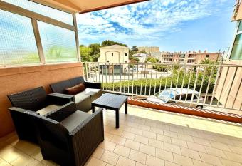 Appartement proche des plages et des commerces has Balcony rooms