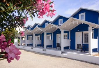 Nafsika Suites allows 18 year olds to book a room