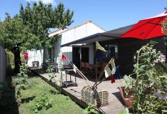 maison la rochelle quatres chambres bord de mer has Balcony rooms
