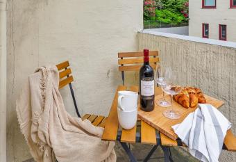 City Vibes, Home Comfort: Your Bergen Retreat has Balcony rooms